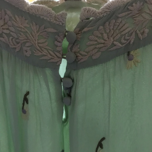 Vintage dress with embroidered flowers - Picture 5 of 5